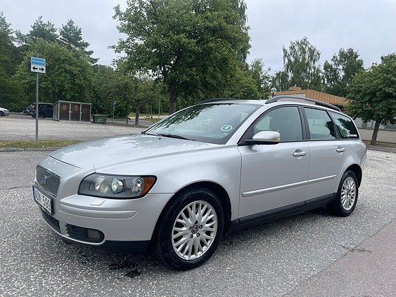 Volvo V50 2 of 5