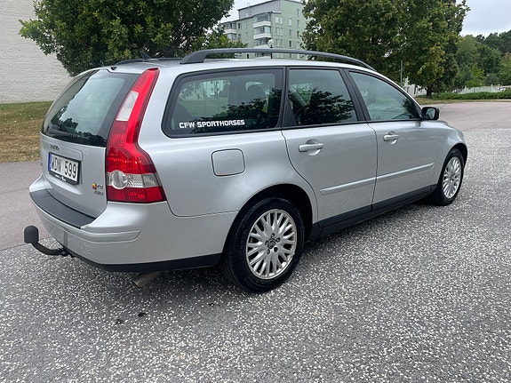 Volvo V50 3 of 5