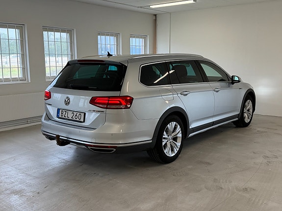 Volkswagen Passat Alltrack 12 of 19