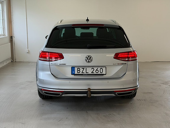 Volkswagen Passat Alltrack 7 of 19