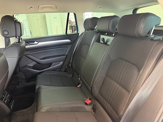 Volkswagen Passat Alltrack 16 of 19