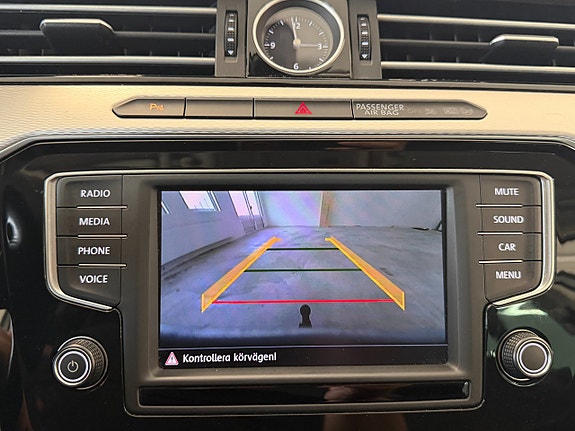 Volkswagen Passat Alltrack 5 of 19
