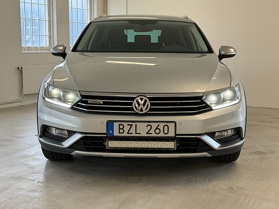 Volkswagen Passat Alltrack 3 of 19