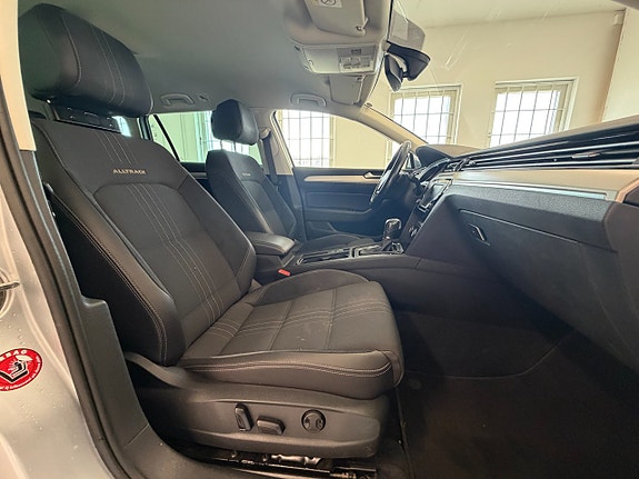 Volkswagen Passat Alltrack 17 of 19