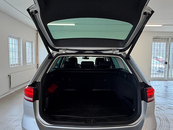 Volkswagen Passat Alltrack 9 of 19