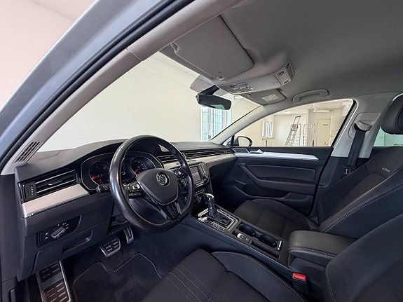 Volkswagen Passat Alltrack 2 of 19