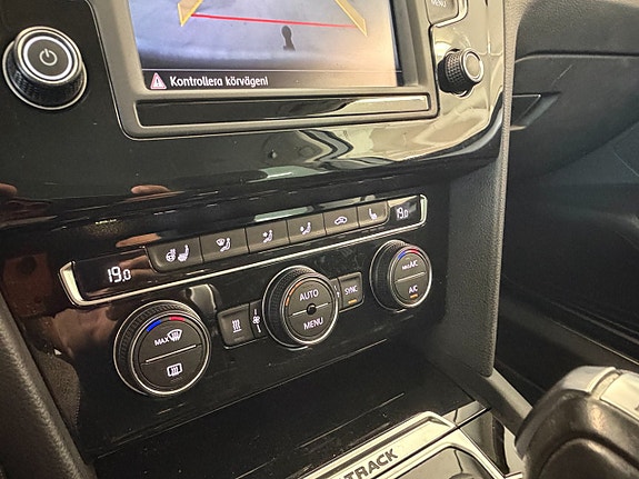 Volkswagen Passat Alltrack 14 of 19
