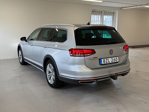 Volkswagen Passat Alltrack 8 of 19