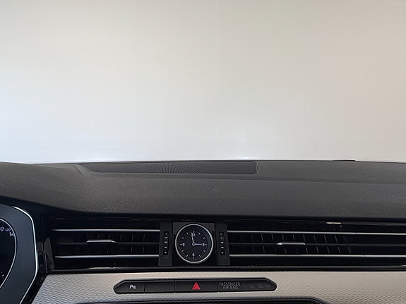 Volkswagen Passat Alltrack 13 of 19