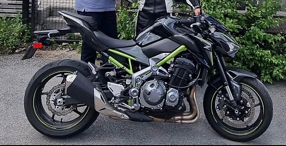 Kawasaki Z900 4 of 5