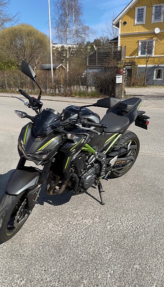 Kawasaki Z900 3 of 5