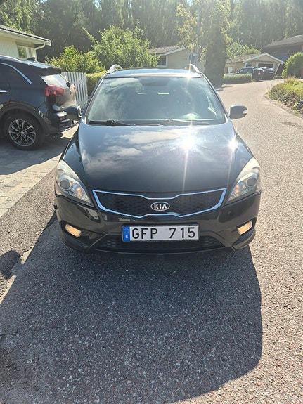 Kia Ceed 2 of 5