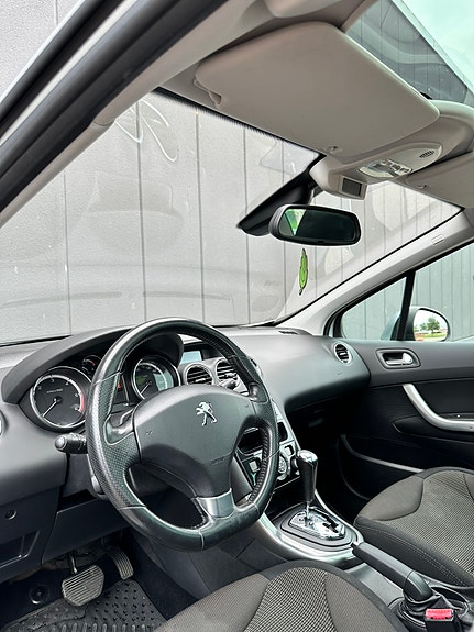 Peugeot 308 SW 7 of 15