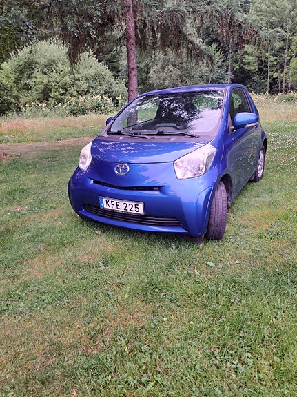 Toyota IQ 4 of 5