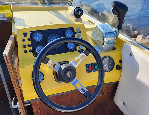 Ockelbo DC21 med ny motor Volvo Penta V6-200-C-J, sötvattenskyld 8 of 11
