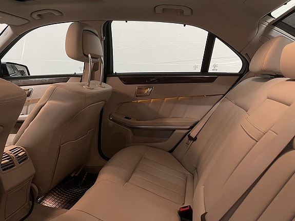 Mercedes-Benz E300 4 of 29