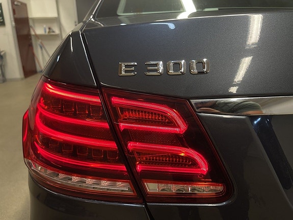 Mercedes-Benz E300 26 of 29