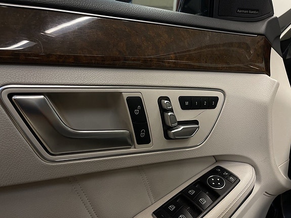 Mercedes-Benz E300 13 of 29