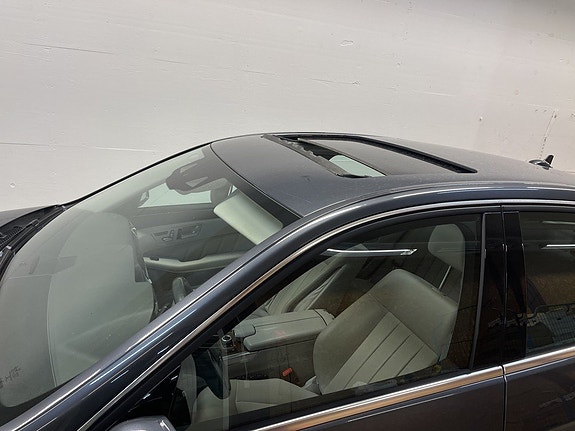 Mercedes-Benz E300 11 of 29