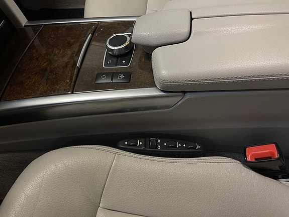 Mercedes-Benz E300 14 of 29