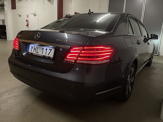 Mercedes-Benz E300 6 of 29