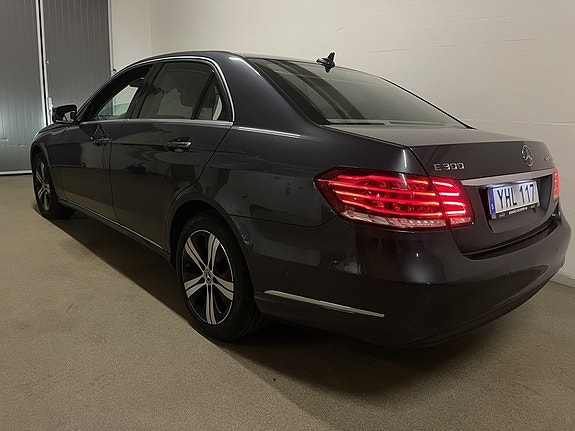 Mercedes-Benz E300 5 of 29