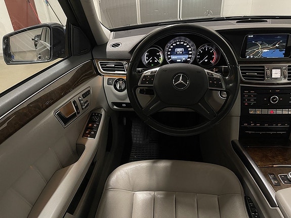 Mercedes-Benz E300 8 of 29