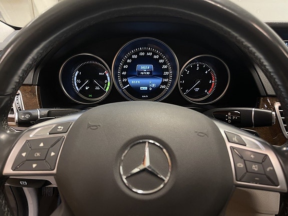 Mercedes-Benz E300 17 of 29