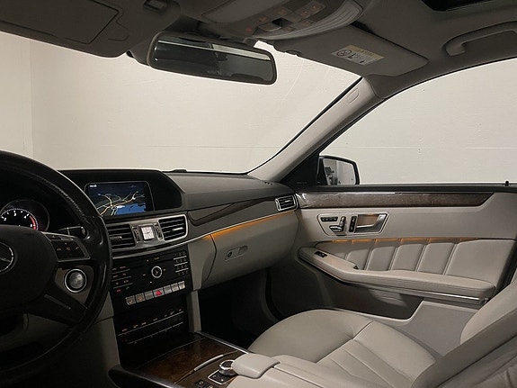 Mercedes-Benz E300 9 of 29