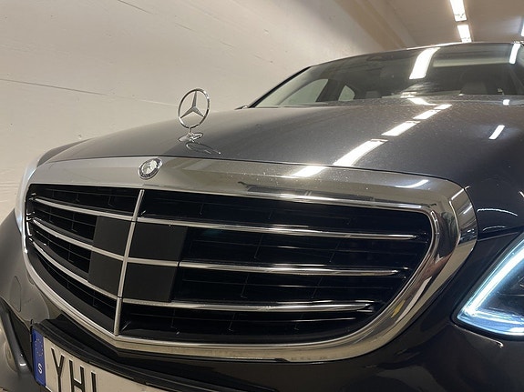 Mercedes-Benz E300 24 of 29