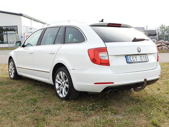 Skoda Superb 2 of 26