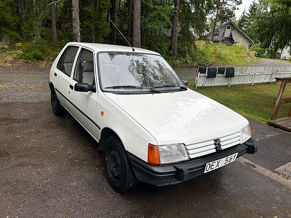 Peugeot 205 2 of 4