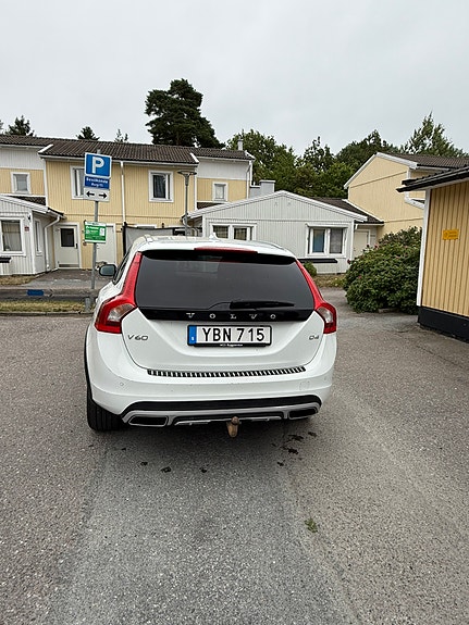 Volvo V60 Cross Country 6 of 8