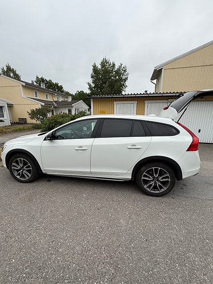 Volvo V60 Cross Country 5 of 5