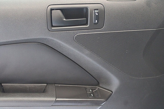 Ford Mustang 7 of 15