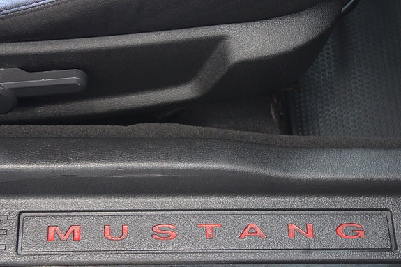 Ford Mustang 8 of 15