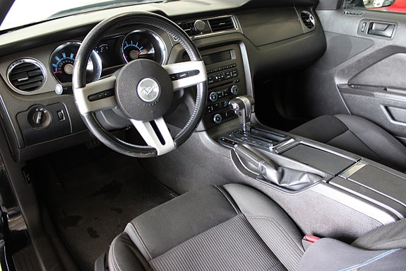 Ford Mustang 6 of 15