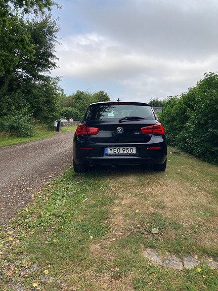 BMW 118i 3 of 5