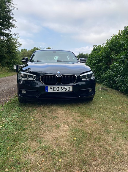 BMW 118i 2 of 5
