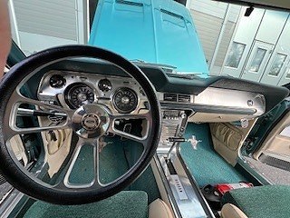 Ford Mustang 4 of 5
