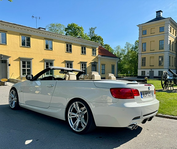 BMW 328i 3 of 5