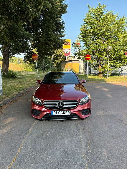 Mercedes-Benz E220 4 of 10