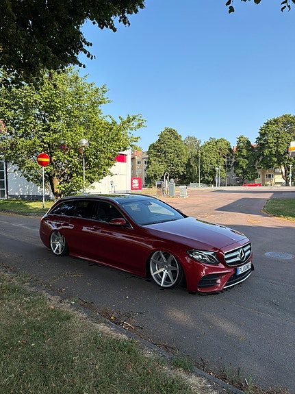 Mercedes-Benz E220 5 of 10