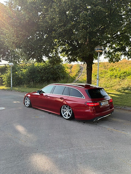 Mercedes-Benz E220 3 of 10