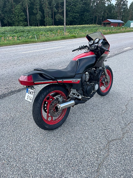 Yamaha XJ600 3 of 5