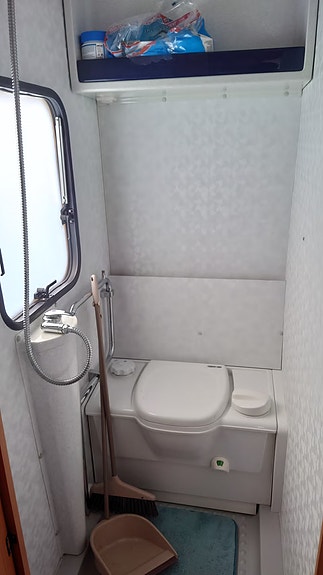 Adria Unica B 502 UP 8 of 11