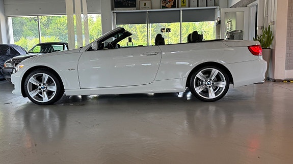 BMW 325i 3 of 5