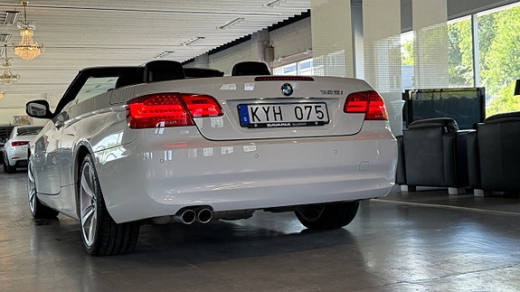BMW 325i 4 of 5
