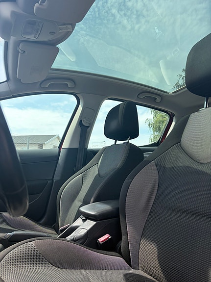 Peugeot 308 4 of 5