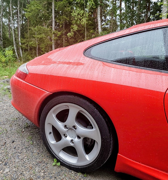 Porsche 911 Carrera 4 2 of 5